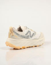 ZAPATILLAS NEW BALANCE WHIER en color Blanco