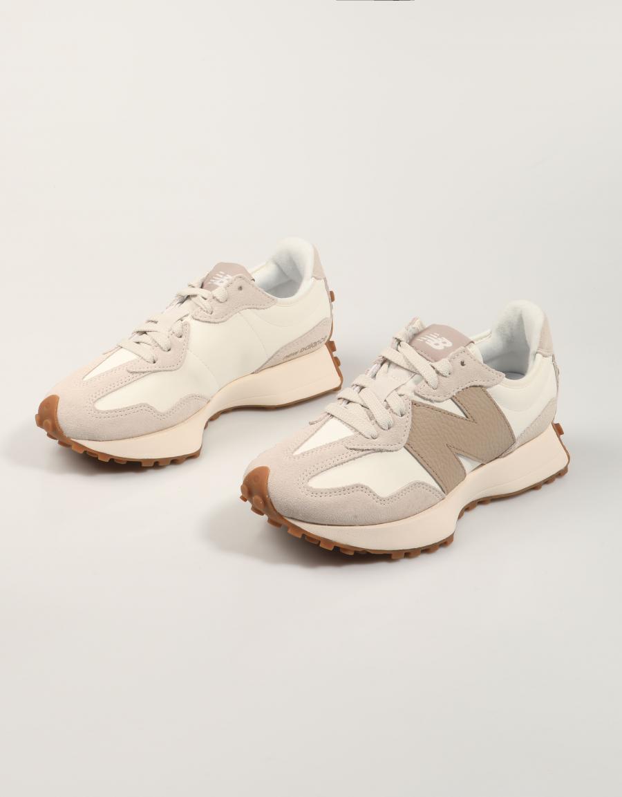 ZAPATILLAS NEW BALANCE U327 en color Beige