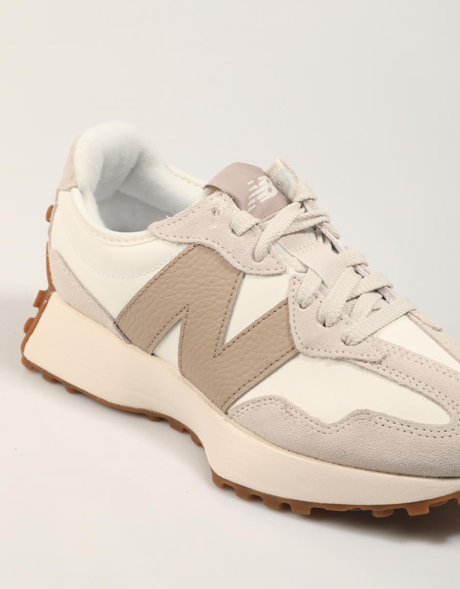 ZAPATILLAS NEW BALANCE U327 en color Beige
