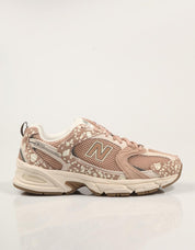ZAPATILLAS NEW BALANCE U530 en color Marron