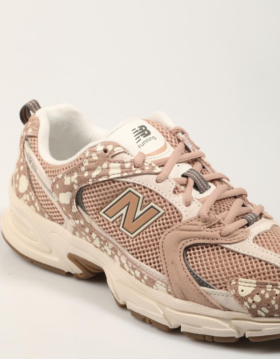 ZAPATILLAS NEW BALANCE U530 en color Marron