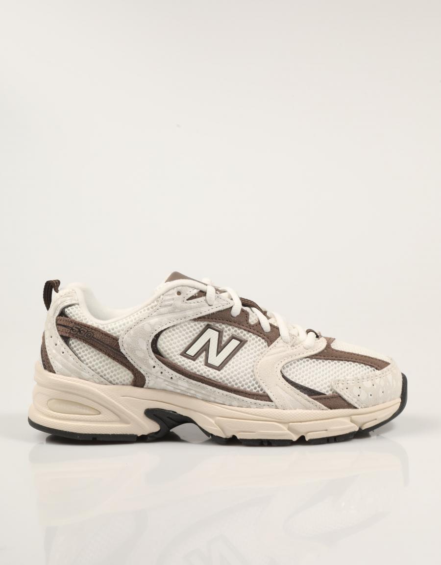 ZAPATILLAS NEW BALANCE U530 en color Beige
