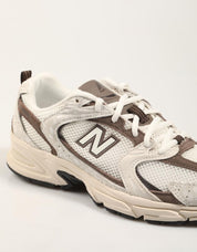 ZAPATILLAS NEW BALANCE U530 en color Beige