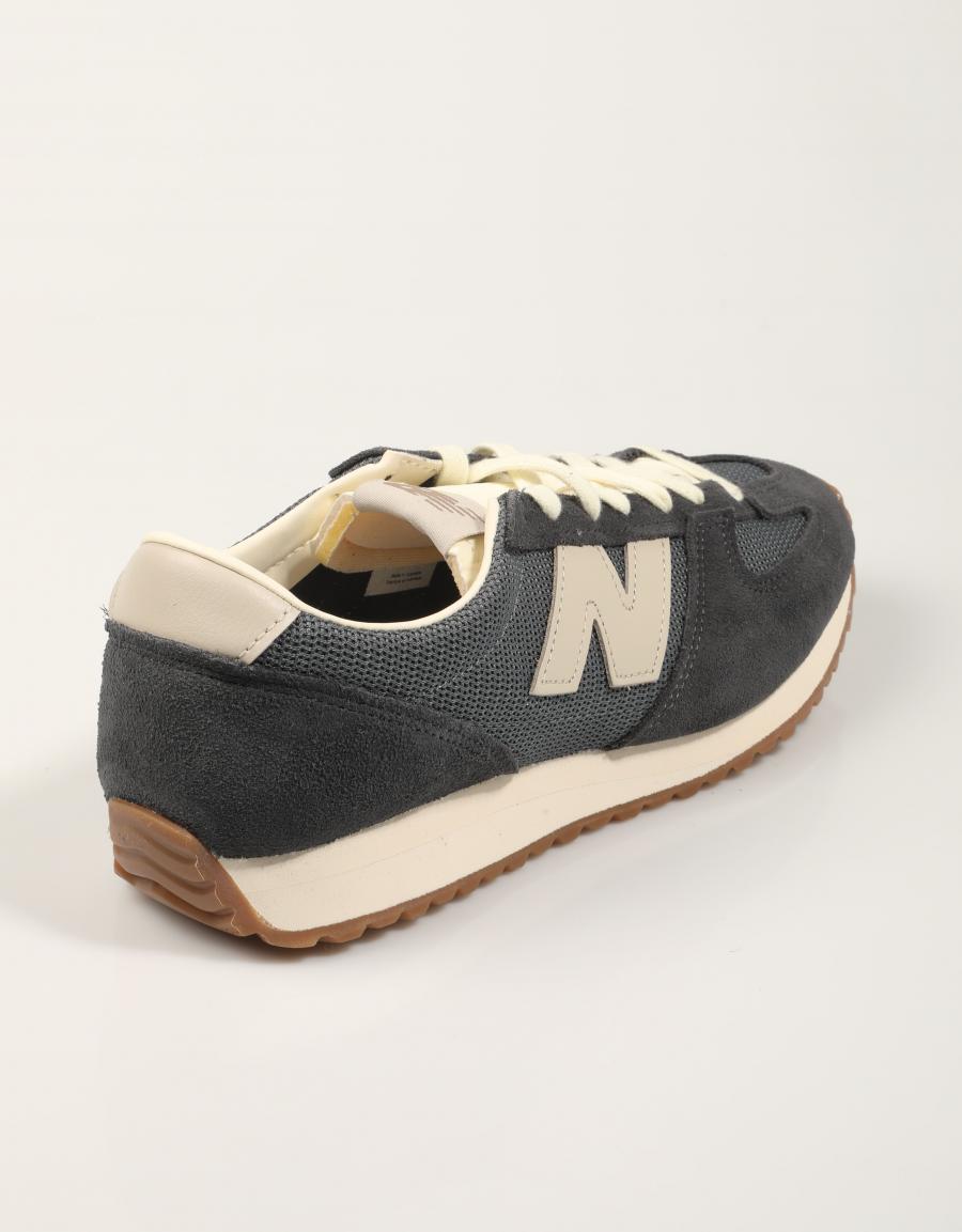 ZAPATILLAS NEW BALANCE U471 en color Azul marino