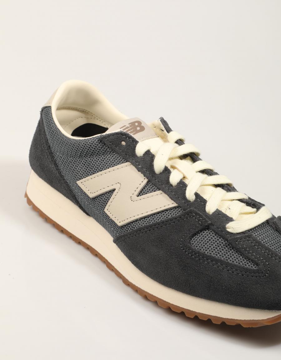 ZAPATILLAS NEW BALANCE U471 en color Azul marino