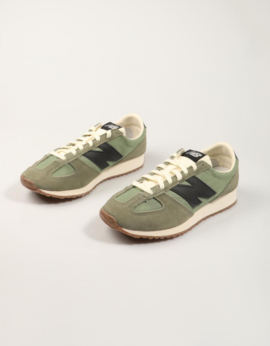 ZAPATILLAS NEW BALANCE U471 en color Kaki