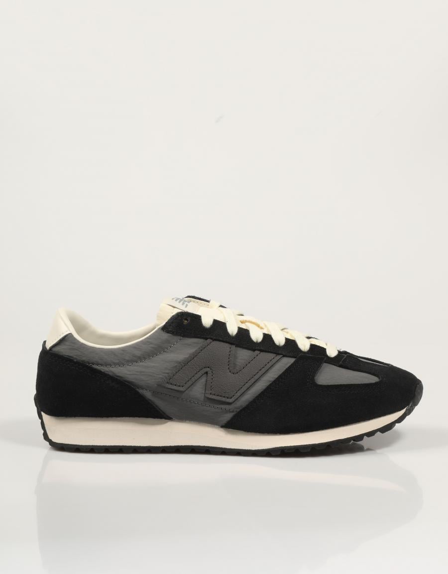 ZAPATILLAS NEW BALANCE U471 en color Negro