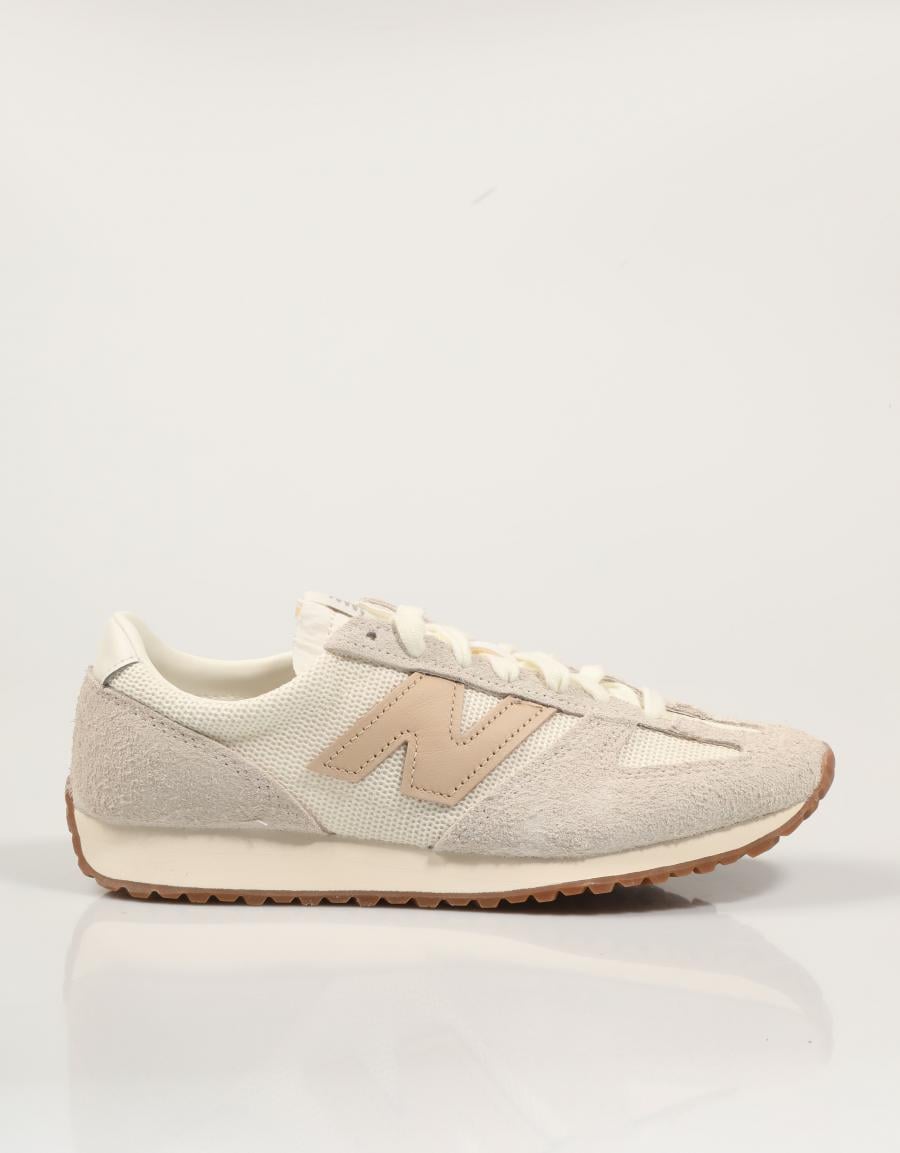 ZAPATILLAS NEW BALANCE U471 en color Beige