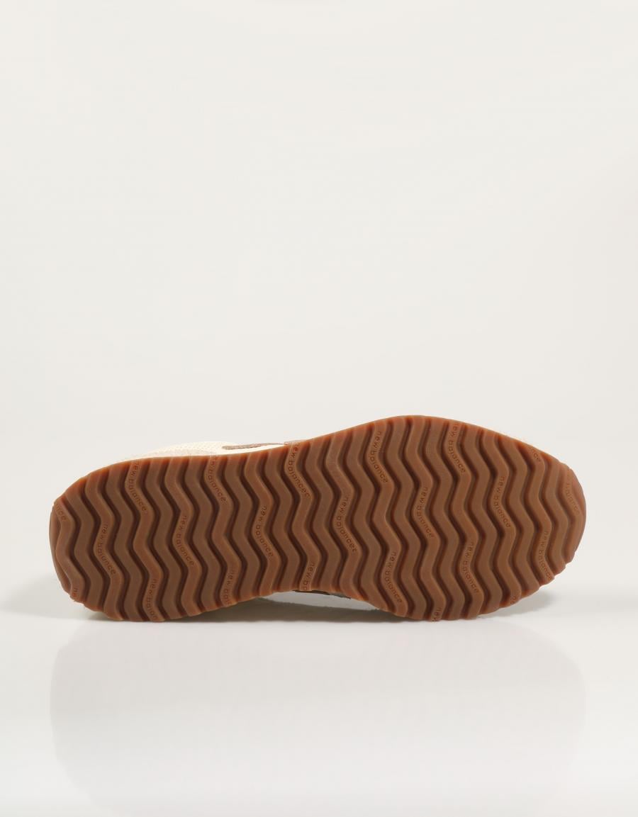 ZAPATILLAS NEW BALANCE U471 en color Beige