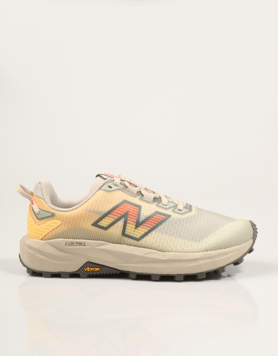 ZAPATILLAS NEW BALANCE WRBT en color Beige