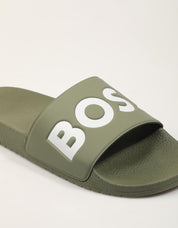 CHANCLAS BOSS ARYEH SLIDE en color Kaki