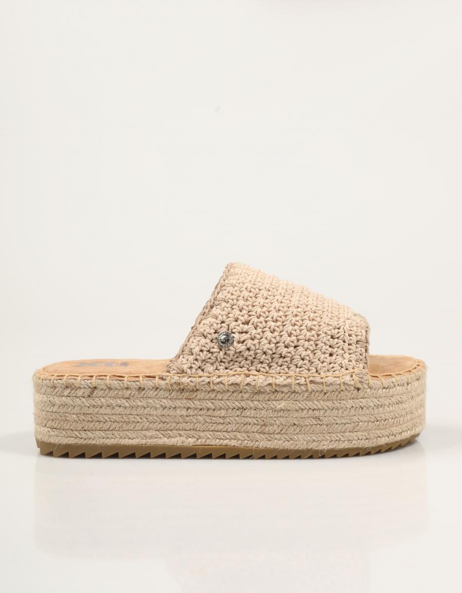 SANDALIAS XTI 145079 en color Beige