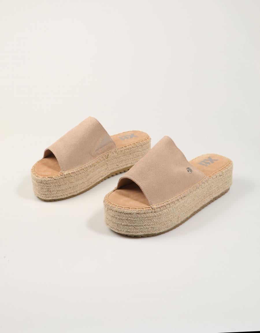 SANDALIAS XTI 145475 en color Beige