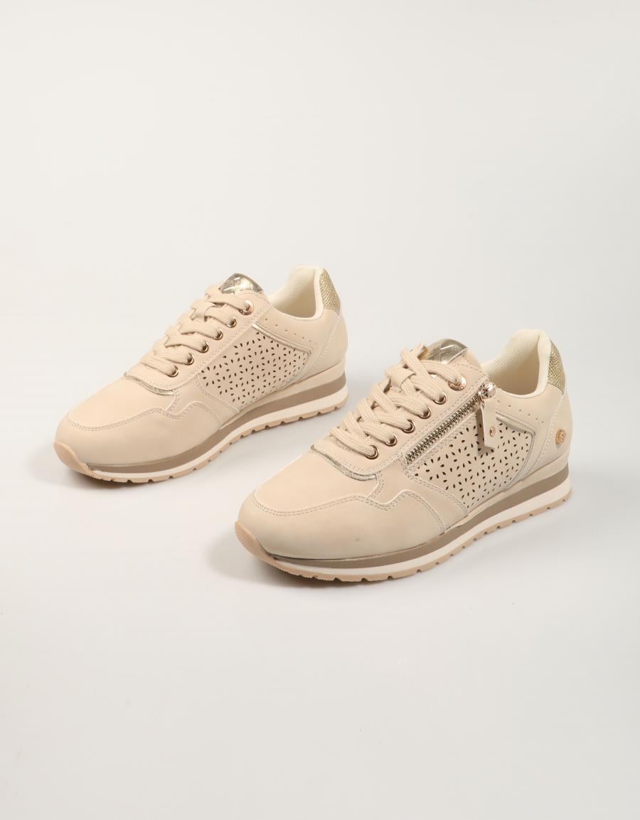 ZAPATILLAS XTI  en color Beige