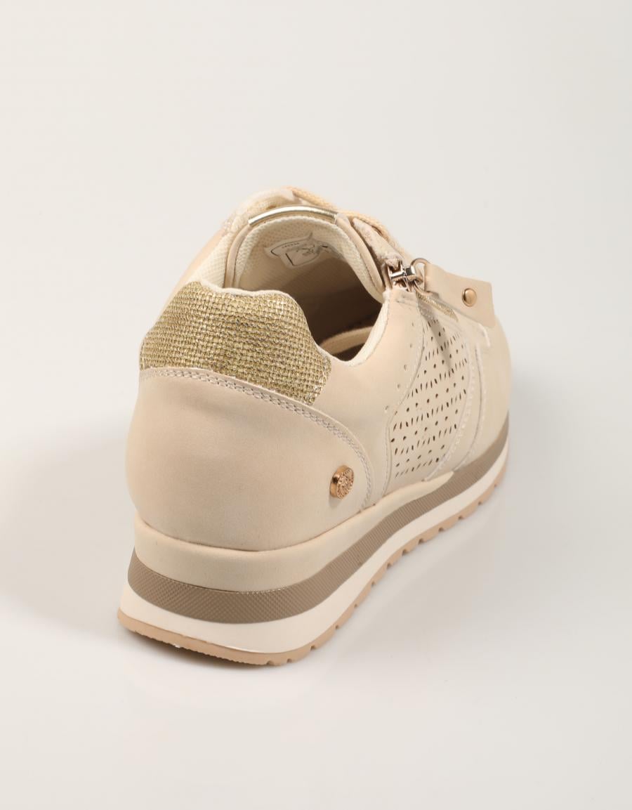 ZAPATILLAS XTI  en color Beige
