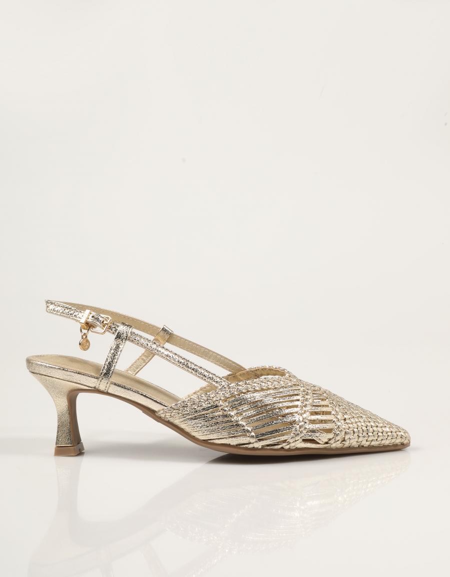 SANDALIAS XTI SLIM BACK ORO 145301 en color Oro