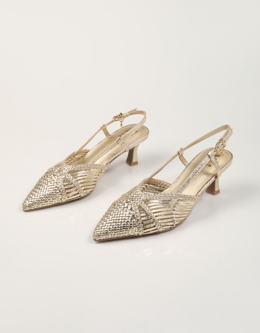 SANDALIAS XTI SLIM BACK ORO 145301 en color Oro