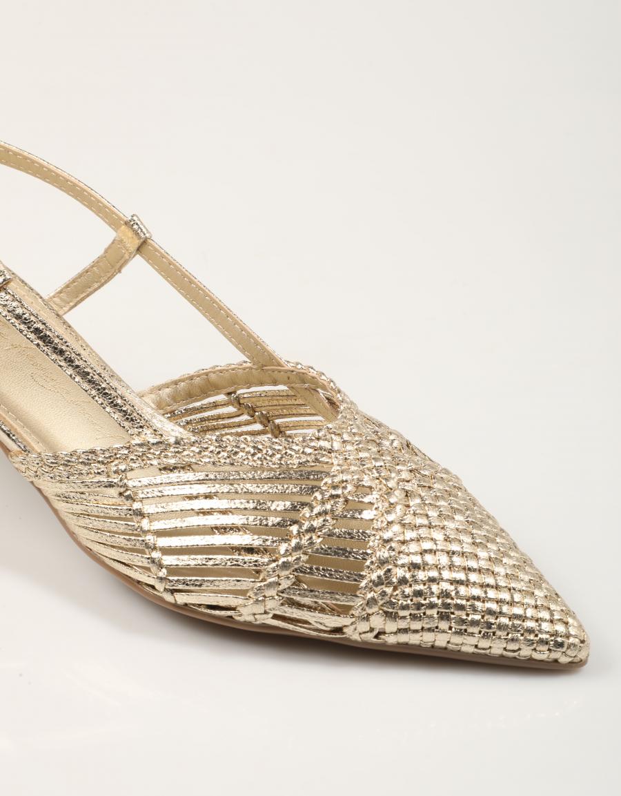 SANDALIAS XTI SLIM BACK ORO 145301 en color Oro