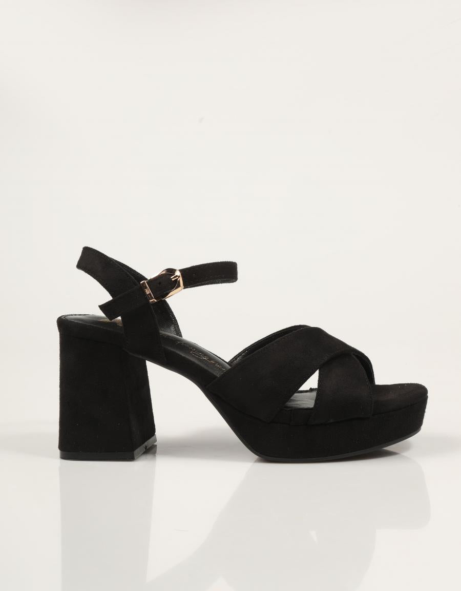 SANDALIAS XTI SANDALIA NEGRO 145288 en color Negro