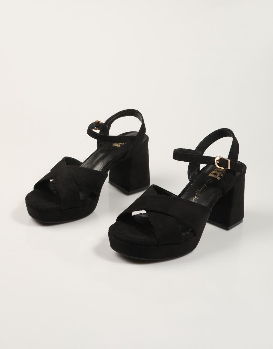 SANDALIAS XTI SANDALIA NEGRO 145288 en color Negro
