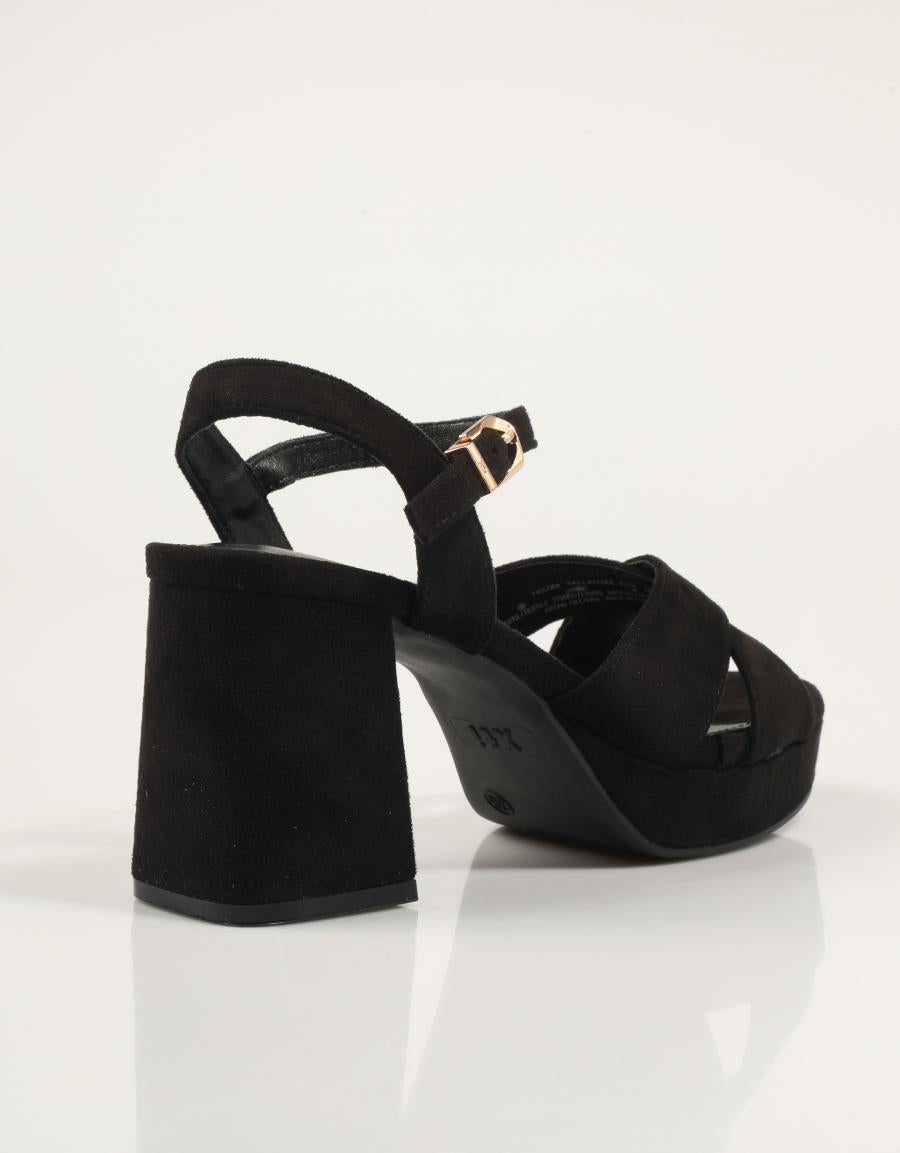 SANDALIAS XTI SANDALIA NEGRO 145288 en color Negro
