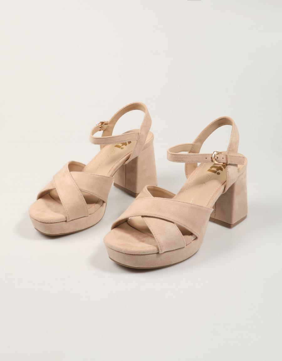 SANDALIAS XTI SANDALIA BEIGE en color Beige
