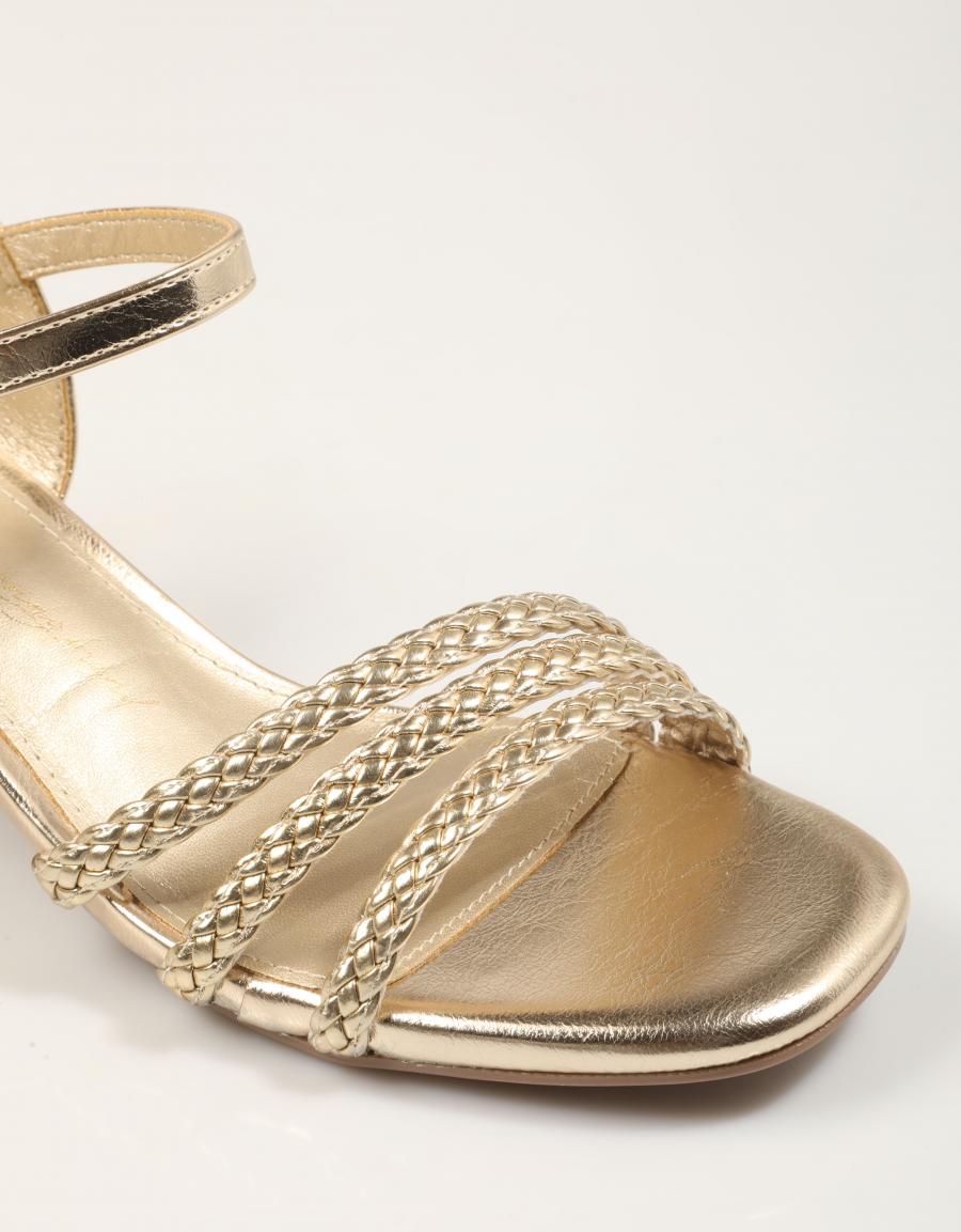 SANDALIAS XTI SANDALIA ORO 145439 en color Oro
