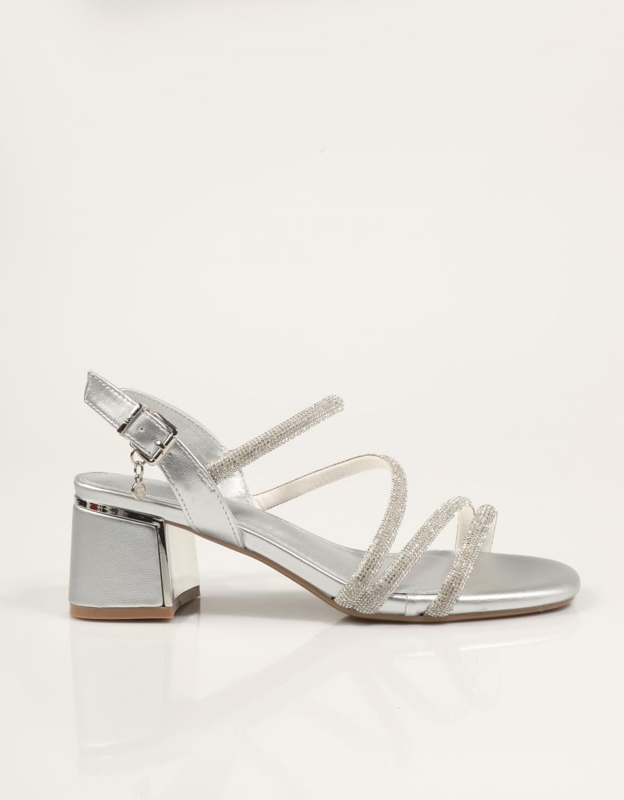 SANDALIAS XTI SANDALIA PLATA 145260 en color Plata