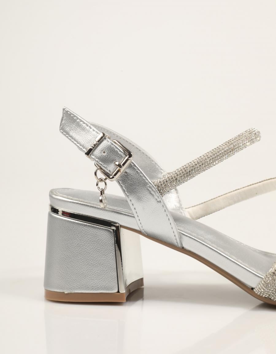 SANDALIAS XTI SANDALIA PLATA 145260 en color Plata