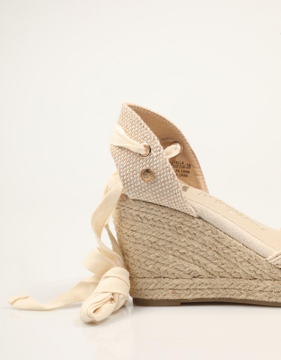 ESPARDEÑAS XTI CUÑA TEX BEIGE en color Beige