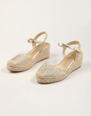 ESPARDEÑAS XTI CUÑA TRENZADO ORO en color Oro