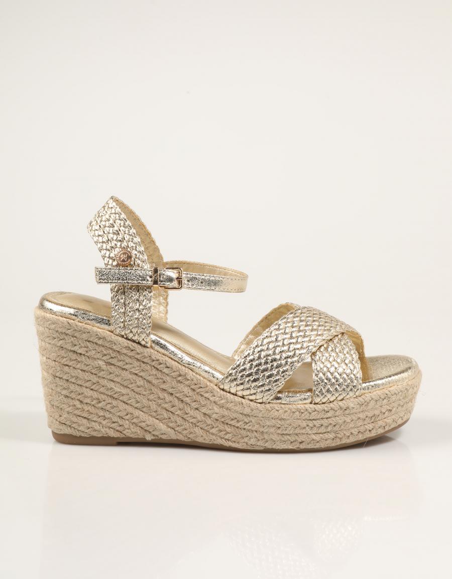 SANDALIAS XTI SANDALIA TEX ORO en color Oro