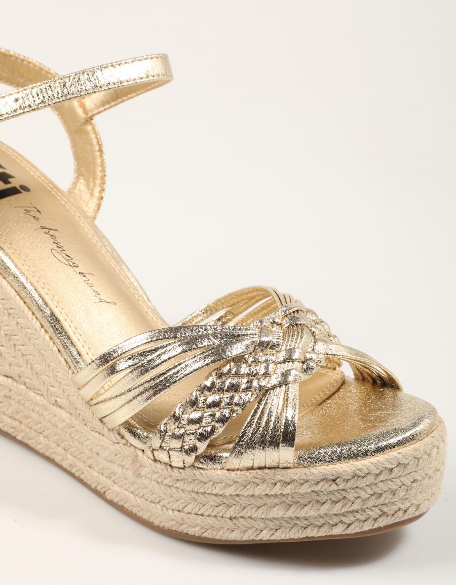 SANDALIAS XTI SANDALIA ORO en color Oro