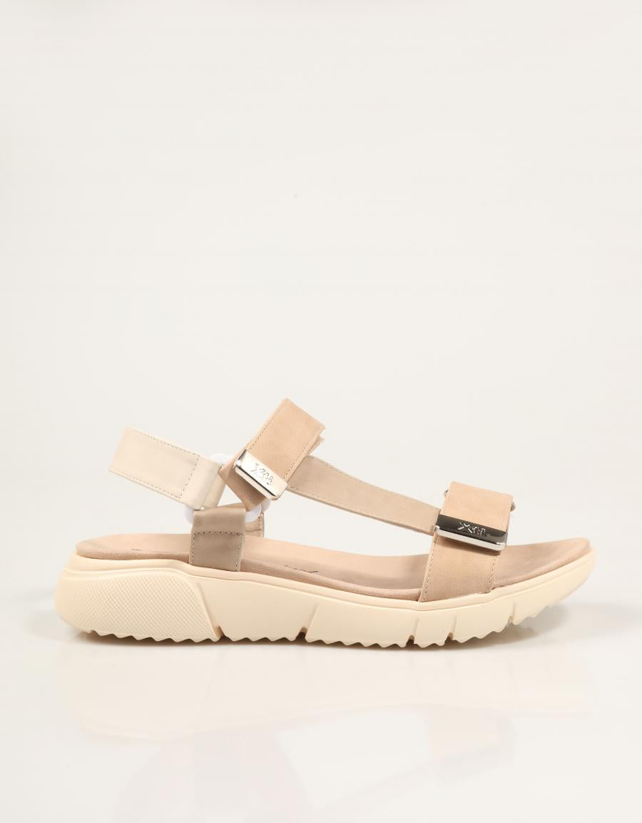 SANDALIAS XTI SANDALIA C BEIGE en color Beige