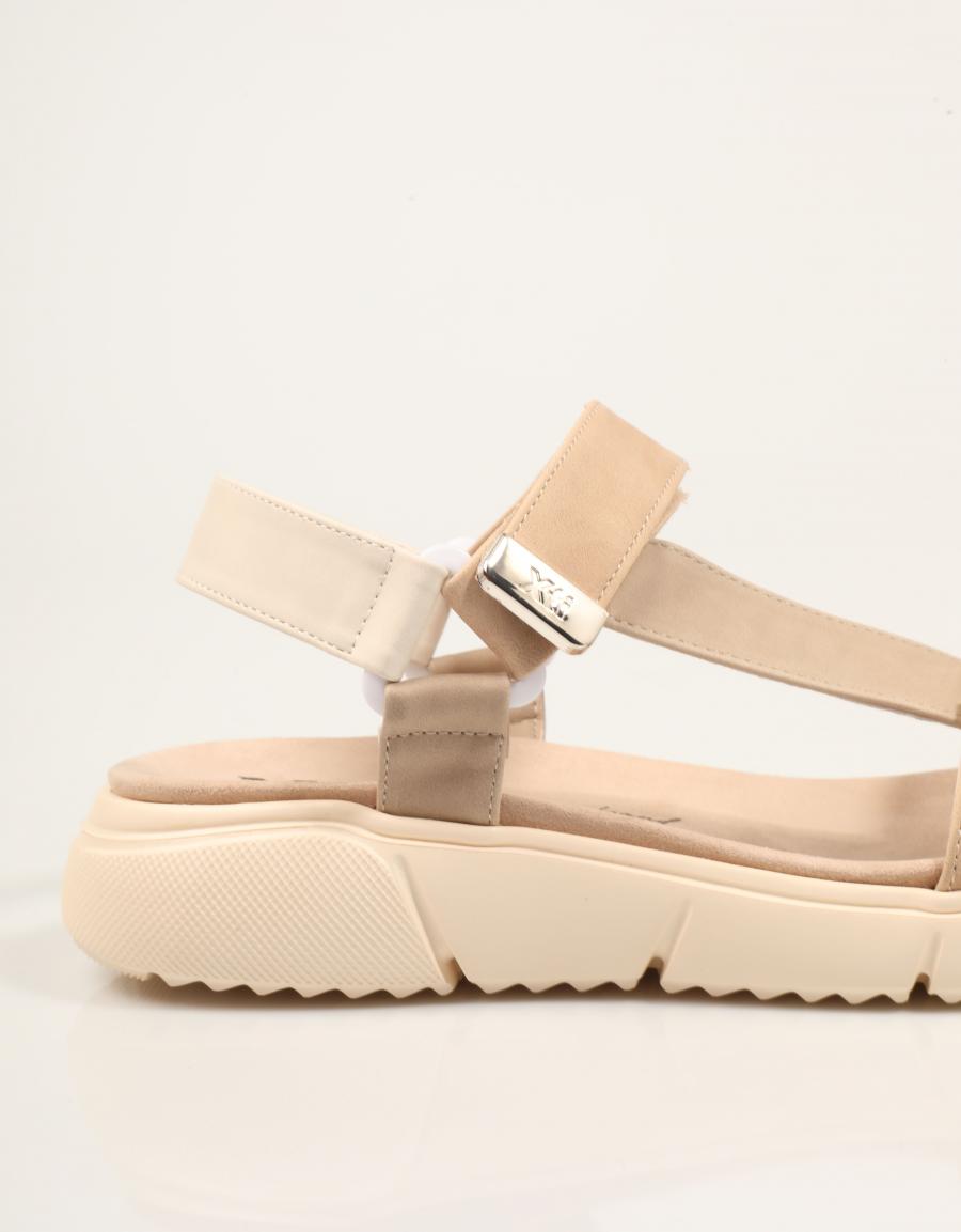 SANDALIAS XTI SANDALIA C BEIGE en color Beige