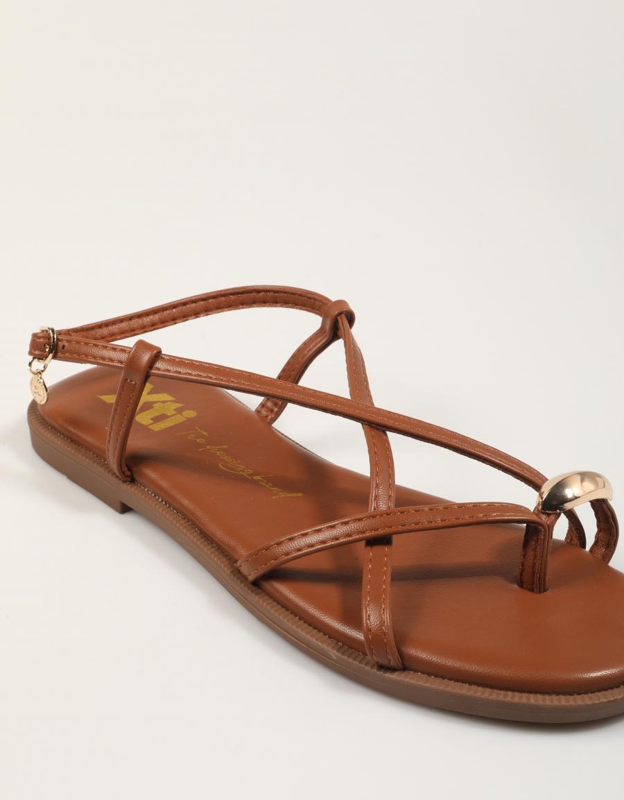 SANDALIAS XTI SANDALIA DEDO CAMEL en color Cuero