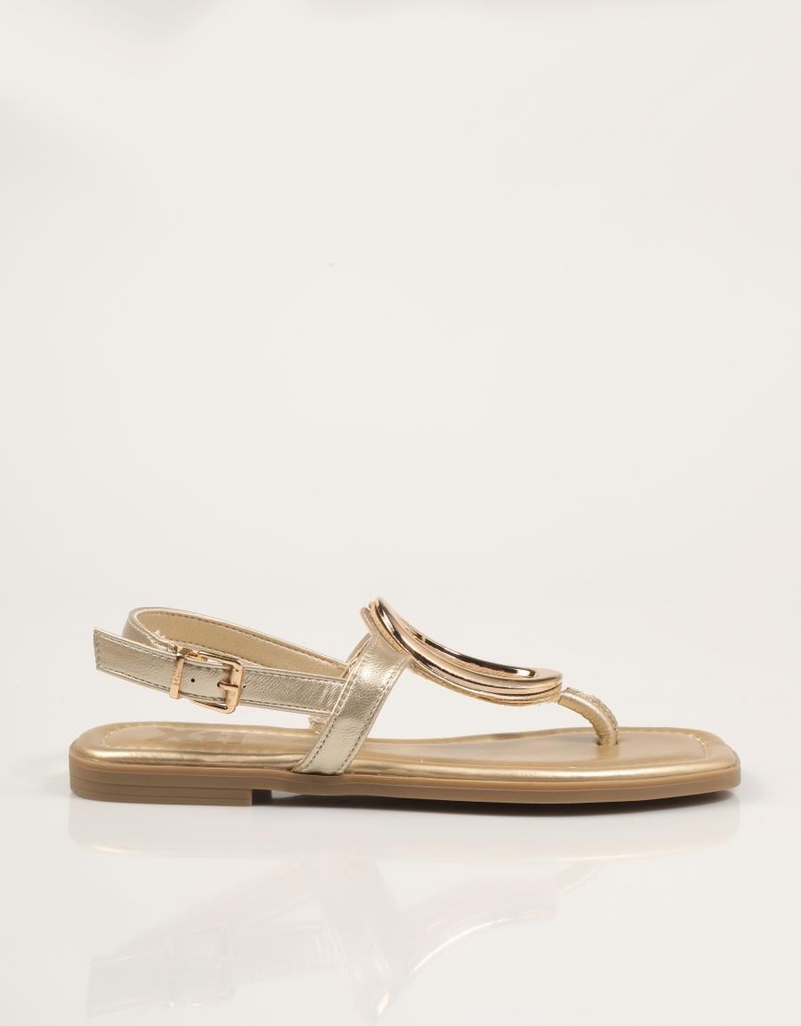 SANDALIAS XTI SANDALIA CHAPA ORO en color Oro