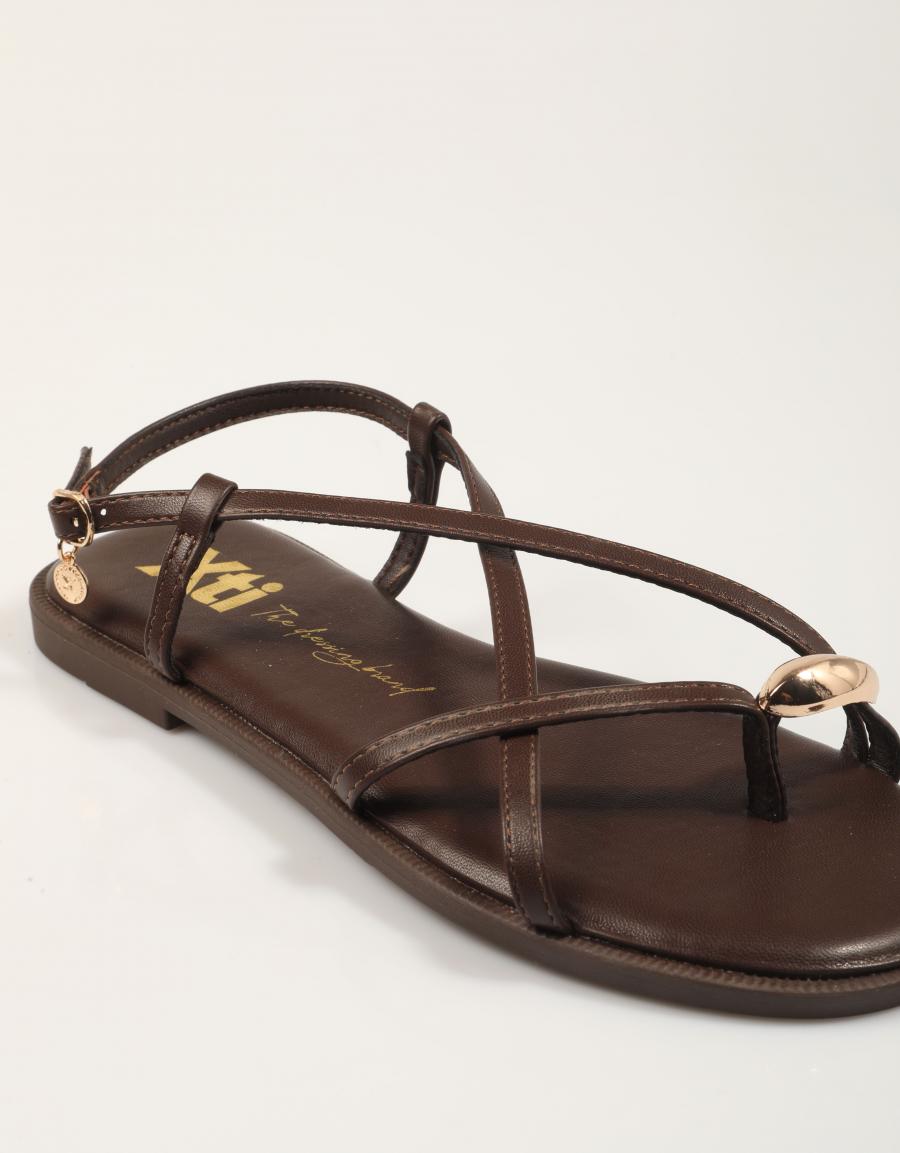 SANDALIAS XTI SANDALIA DEDO BROWN en color Marron