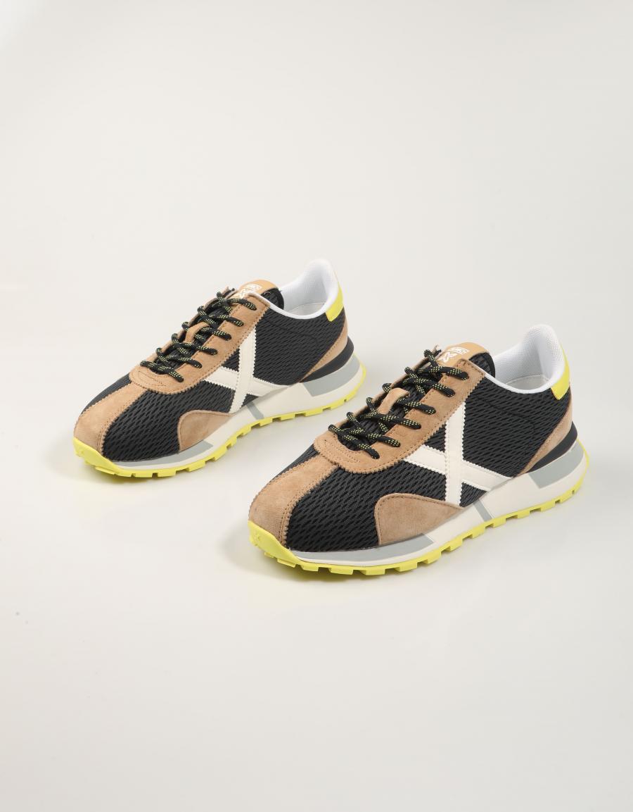 ZAPATILLAS MUNICH SAPPORO CLUB en color Azul marino