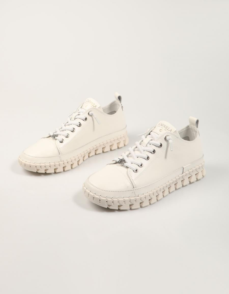 ZAPATILLAS CARMELA  en color Blanco