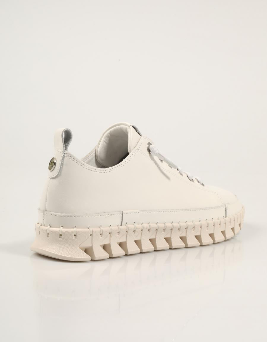 ZAPATILLAS CARMELA  en color Blanco