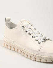 ZAPATILLAS CARMELA  en color Blanco