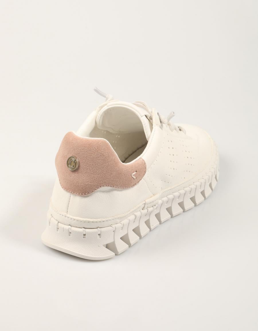 ZAPATILLAS CARMELA  en color Blanco