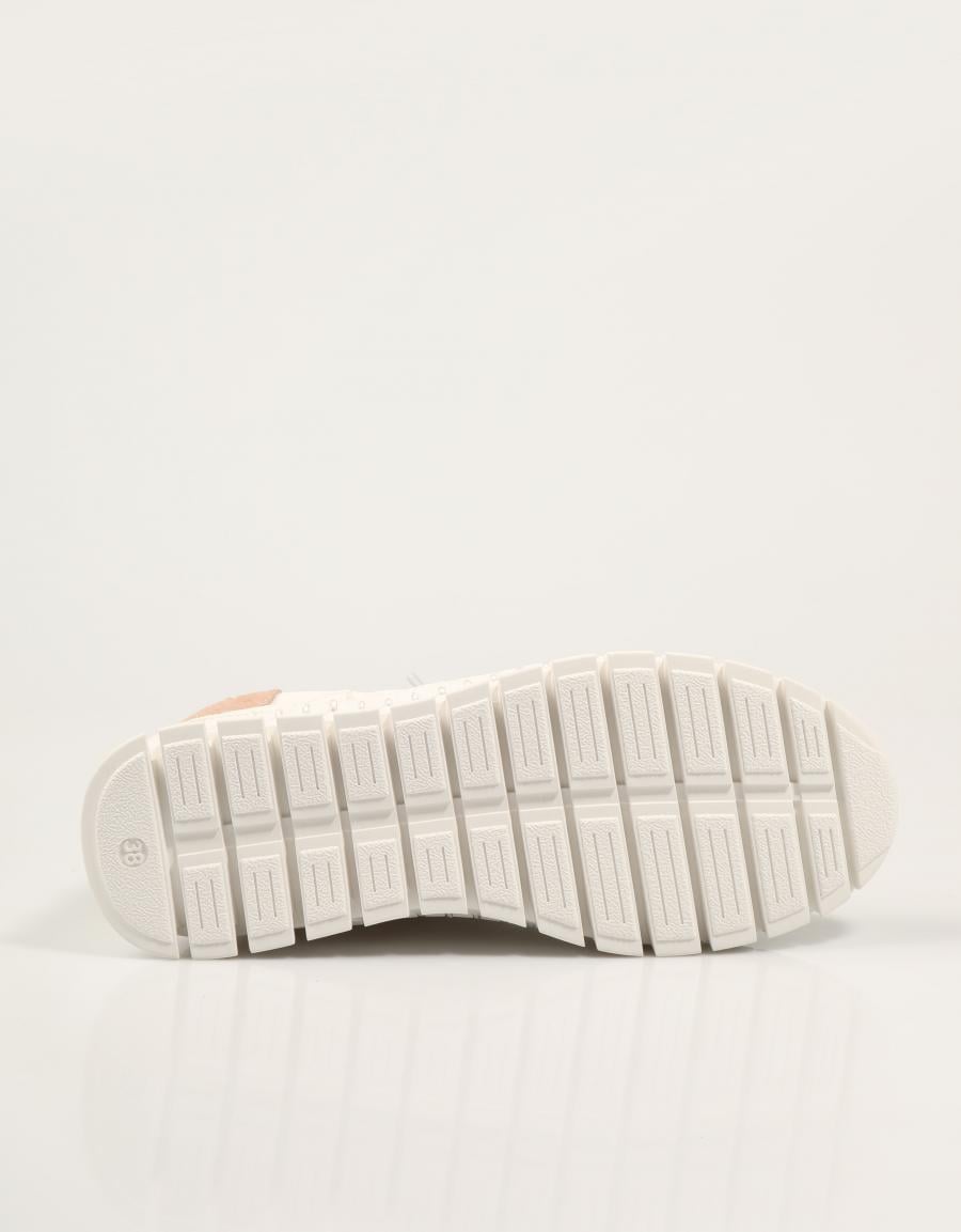 ZAPATILLAS CARMELA  en color Blanco