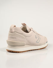 ZAPATILLAS CONVERSE OMEGA TRAINER SE en color Beige