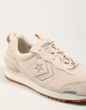 ZAPATILLAS CONVERSE OMEGA TRAINER SE en color Beige