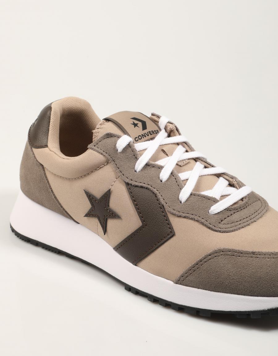 ZAPATILLAS CONVERSE OMEGA TRAINER en color Marron