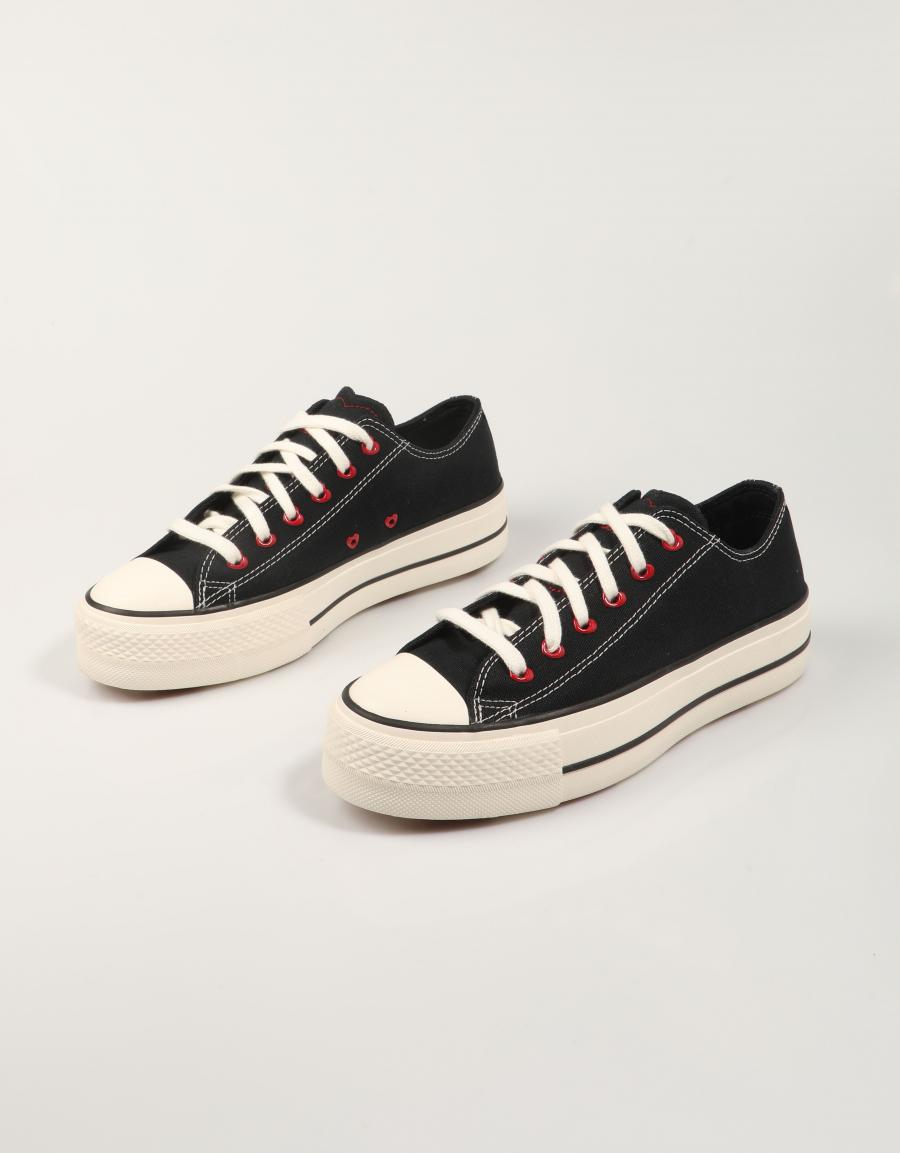 ZAPATILLAS CONVERSE CHUCK TAYLOR ALL STAR LIFT en color Negro