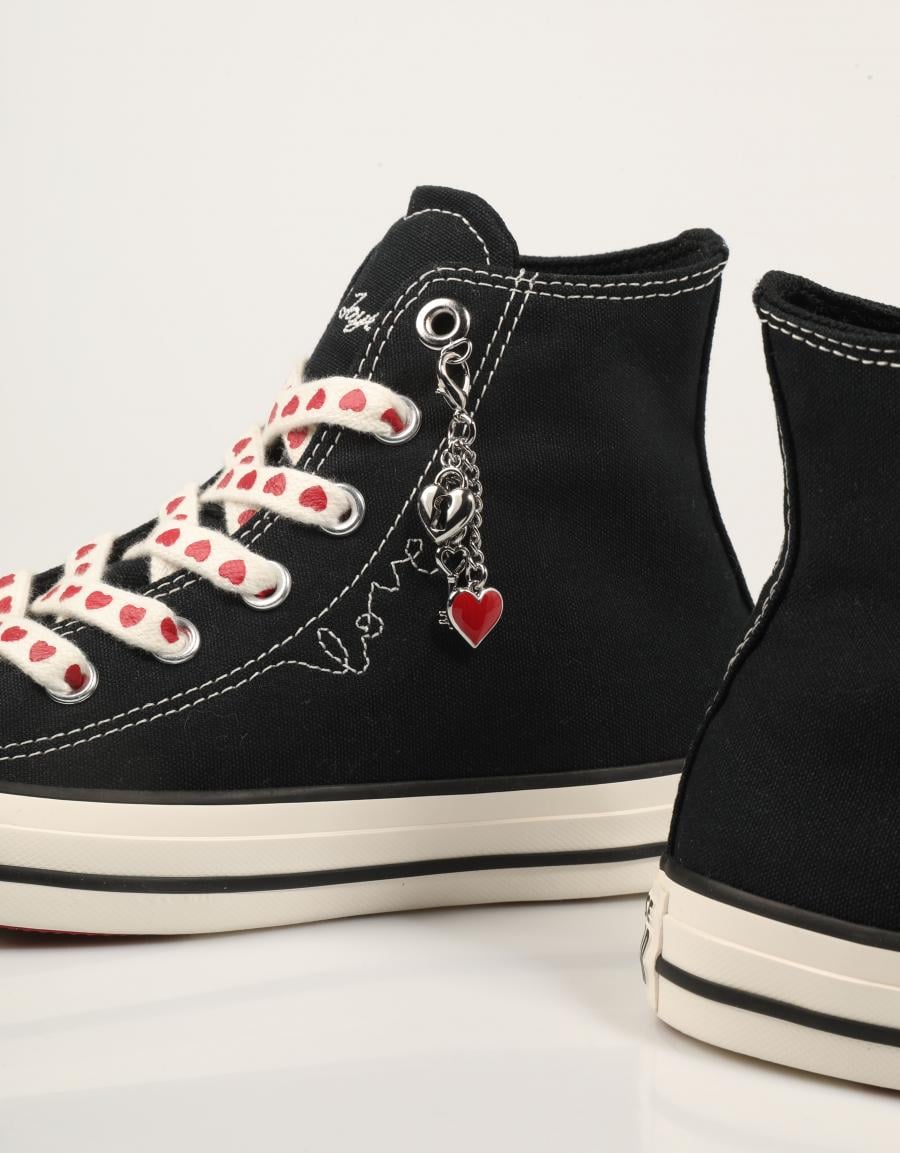 ZAPATILLAS CONVERSE CHUCK TAYLOR ALL STAR en color Negro