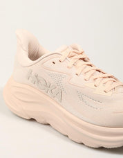 ZAPATILLAS HOKA CLIFTON 10 en color Rosa